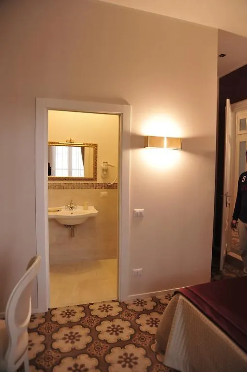 B&B Villa Anna Lucca 3*,  Italy